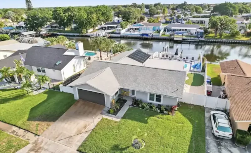 WATERFRONT WITH HEATED POOL & PUT PUT Tampa, FL